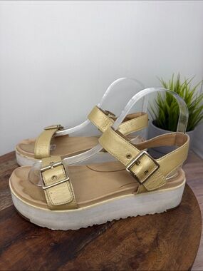 UGG Metallic “Angie” Metallic Gold Platform Buckle Sandals - Women - Size: 6.5